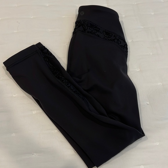 Sz 2 lululemon high waisted with velour mesh inserts NWoT - Picture 1 of 7